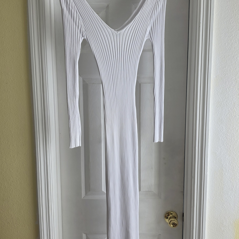 Elegant White Ribbed Knit Dress